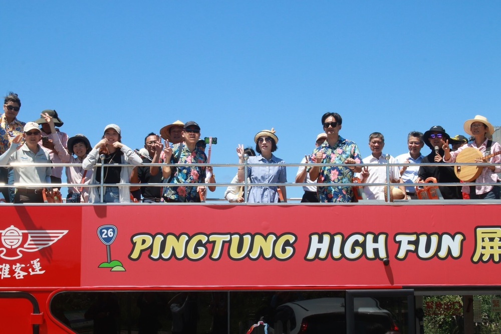 1-「High Fun屏東最好玩」雙層巴士　邀請大家來國境之南放暑假　圖１